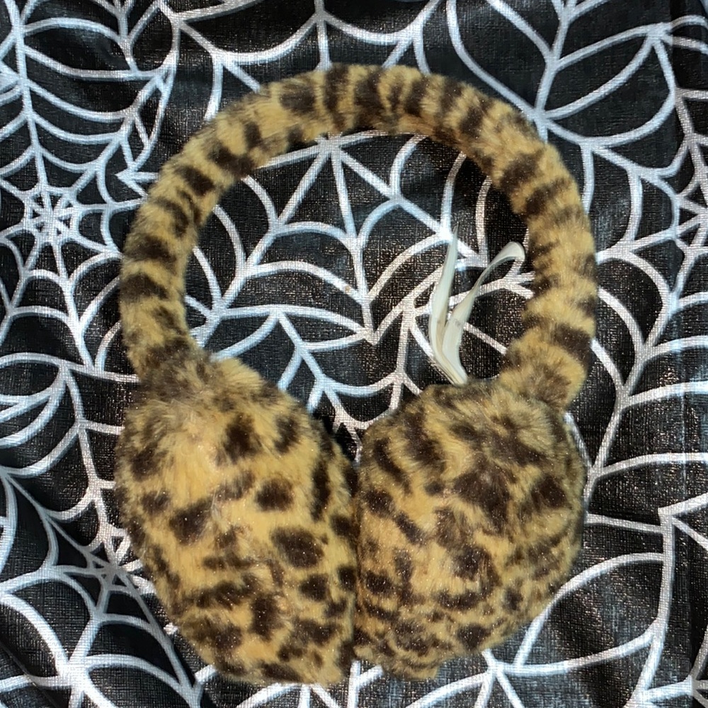Leopard heart earmuffs